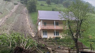 Різке підняття рівнів води та зсуви ґрунту: наслідки негоди на Закарпатті