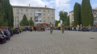 прощання із бійцем бійцем Едуардом Хатмулліним