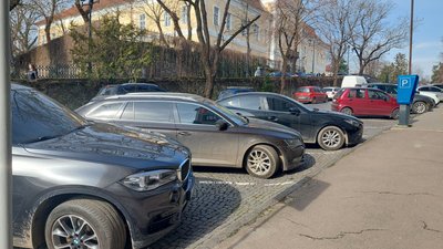 В Ужгороді діють 155 паркомісць на трьох локаціях