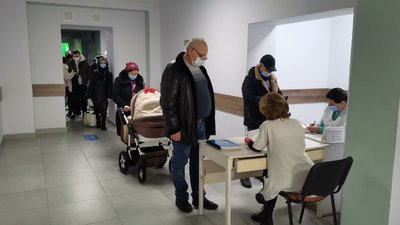Черги на вакцинацію проти COVID-19 у Луцьку стали меншими Черги на вакцинацію проти COVID-19 у Луцьку стали меншими