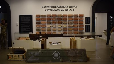 “Їхня техніка – наш трофей”. До Музею історії Дніпра передали трофейну російську гармату “Їхня техніка – наш трофей”. До Музею історії Дніпра передали трофейну російську гармату