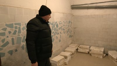 У Рівному мешканці багатоповерхівки власноруч облаштували сховище У Рівному мешканці багатоповерхівки власноруч облаштували сховище