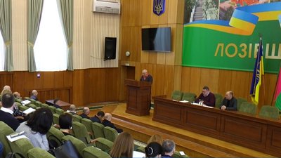 У присутньої в залі Лозівської міськради виявили COVID-19. Зразки відібрали у всіх членів комісії