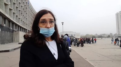 У Сумах підприємці знову вийшли на акцію проти карантинних обмежень "червоної" зони У Сумах підприємці знову вийшли на акцію проти карантинних обмежень "червоної" зони