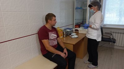 Вакцинація другою бустерною дозою для усіх охочих: яка ситуація на Полтавщині