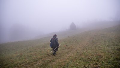 Буковинка подолала п’ять кілометрів у горах, щоб проголосувати. СУСПІЛЬНЕ | ВІДЕОНОВИНИ Буковинка подолала п’ять кілометрів у горах, щоб проголосувати. СУСПІЛЬНЕ | ВІДЕОНОВИНИ