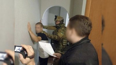 Вкрали у чернігівця 10 кілограмів ювелірних виробів та 3 мільйони гривень – поліцейські затримали підозрюваних Вкрали у чернігівця 10 кілограмів ювелірних виробів та 3 мільйони гривень – поліцейські затримали підозрюваних