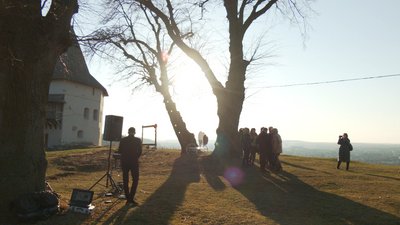 Фотозони, екскурсії, мелодії саксофона. У Галичі на Замковій горі влаштували свято до Дня закоханих