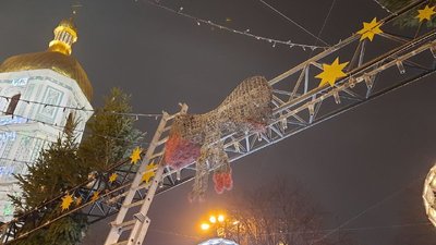 Без концерту, але з пожежею. Як Києві засвічували головну ялинку країни Без концерту, але з пожежею. Як Києві засвічували головну ялинку країни
