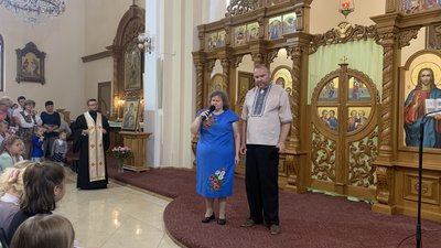 Члени тернопільської організації "Біла тростина" збирають гроші для ЗСУ Члени тернопільської організації "Біла тростина" збирають гроші для ЗСУ