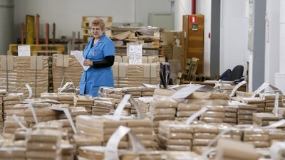 Експерти пояснили, як кандидати витрачають гроші громадян на свою агітацію