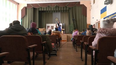 Черкаські театрали волонтерять Черкаські театрали волонтерять