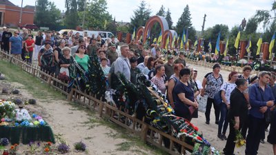 В Охтирці на Сумщині поховали військового Сергія Багна В Охтирці на Сумщині поховали військового Сергія Багна