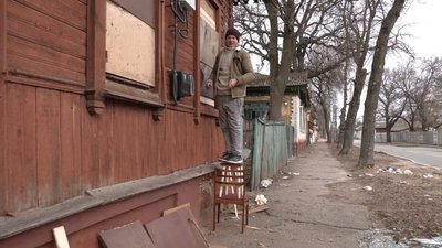 Пошкоджені житлові будинки і паркан церкви. Окупанти вкотре обстріляли мирні райони Чернігова Пошкоджені житлові будинки і паркан церкви. Окупанти вкотре обстріляли мирні райони Чернігова