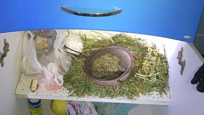 Не Тернопільщині затримали чоловіків, яких підозрюють у продажі наркотиків Не Тернопільщині затримали чоловіків, яких підозрюють у продажі наркотиків