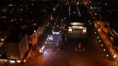 У Рівному запалили вогні на майданівських ялинках. Фоторепортаж із дрона