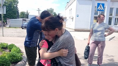 Через обстріли мешканці Білопілля на Сумщині евакуюються у безпечні місця Через обстріли мешканці Білопілля на Сумщині евакуюються у безпечні місця