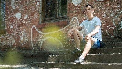 Душили, били прикладом, морили голодом. Волонтер з Дніпра про тортури, які пережив у російському полоні Душили, били прикладом, морили голодом. Волонтер з Дніпра про тортури, які пережив у російському полоні