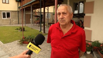 У селі поблизу Житомира родина священника на власному обійсті прихистила три сім'ї переселенців У селі поблизу Житомира родина священника на власному обійсті прихистила три сім'ї переселенців