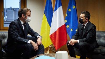 Мирний діалог та посилення антивоєнної коаліції. Зеленський поговорив з Макроном