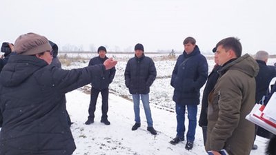 Люди занепокоєні. У селі на Прикарпатті, над гірськими рудниками, утворилося просідання землі Люди занепокоєні. У селі на Прикарпатті, над гірськими рудниками, утворилося просідання землі
