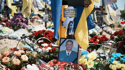 Могила льотчика Богдана Бабенка у Харкові