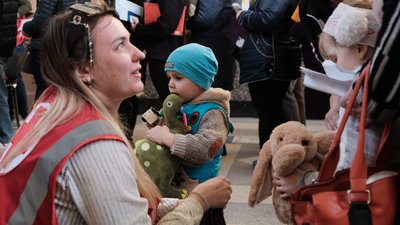 У Чернівці прибув евакуаційний потяг з Донеччини У Чернівці прибув евакуаційний потяг з Донеччини