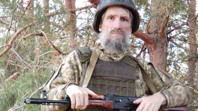 "Я і вчитель, і військовий, так буває": історія педагога, який пішов на фронт "Я і вчитель, і військовий, так буває": історія педагога, який пішов на фронт