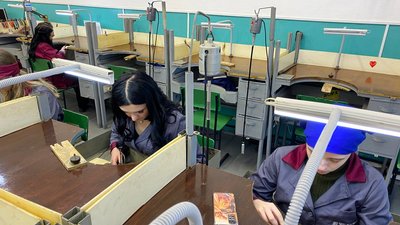 Вперше з початку повномасштабної війни: вінницькі студенти-ювеліри отримали дипломи Вперше з початку повномасштабної війни: вінницькі студенти-ювеліри отримали дипломи