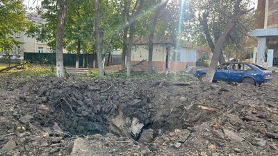 РФ вдарила по Боровій на Харківщині ракетою С-300 та обстріляла з РСЗВ вранці 11 жовтня: фото наслідків РФ вдарила по Боровій на Харківщині ракетою С-300 та обстріляла з РСЗВ вранці 11 жовтня: фото наслідків