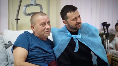 У Кропивницькому Зеленський відвідав поранених бійців та обговорив з місцевою владою посилення ППО У Кропивницькому Зеленський відвідав поранених бійців та обговорив з місцевою владою посилення ППО