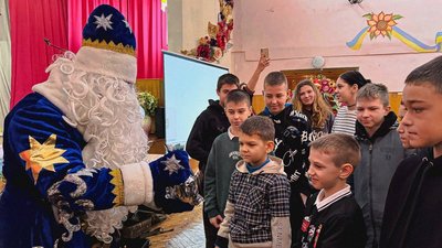 Військові привітали дітей з Днем Святого Миколая