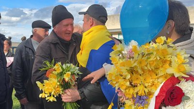 "Усі радісні — вся родина": на Одещині зустріли звільненого з полону Олексія Белінського "Усі радісні — вся родина": на Одещині зустріли звільненого з полону Олексія Белінського