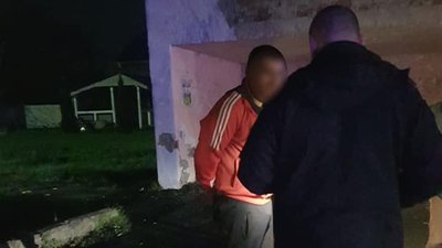 Зброю та наркотики виявили правоохоронці у водія на трасі Київ-Чоп