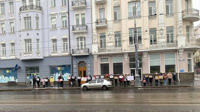 "Не мовчи, полон — вбиває": у Вінниці проходить акція на підтримку полонених азовців