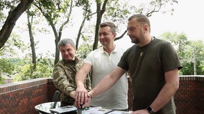 У Чернігові погасили нову марку на честь працівників Служби Безпеки України У Чернігові погасили нову марку на честь працівників Служби Безпеки України