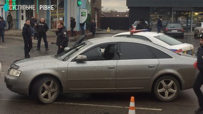 Погоня у Рівному: копи наздогнали авто на Північному Погоня у Рівному: копи наздогнали авто на Північному