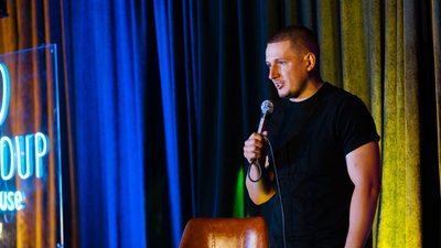 Одеські стендапери розповідають, як змінилися гумор під час війни Одеські стендапери розповідають, як змінилися гумор під час війни