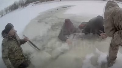У Черкасах дістали подружжя з-під льоду