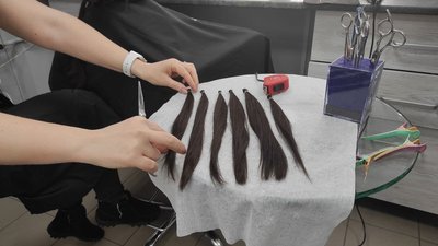 Тернополянка обстригла волосся, щоб із нього зробили перуку для онкохворих дітей Тернополянка обстригла волосся, щоб із нього зробили перуку для онкохворих дітей