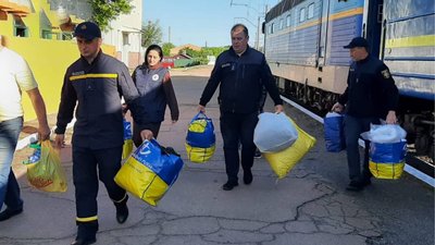 На Житомирщину прибув дванадцятий потяг із евакуйованими жителями Донеччини На Житомирщину прибув дванадцятий потяг із евакуйованими жителями Донеччини