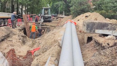 В одному з районів Миколаєва замінюють трубопровід опалення