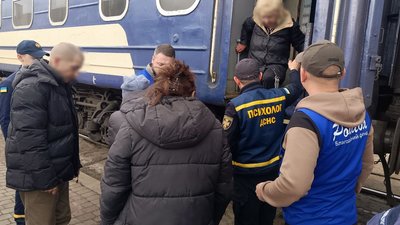На Волині зустріли евакуаційний потяг з внутрішньопереміщеними українціми з Донеччини