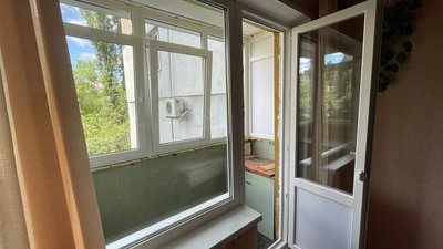 У Миколаєві замінили пошкоджені в будинку вікна та балкони У Миколаєві замінили пошкоджені в будинку вікна та балкони