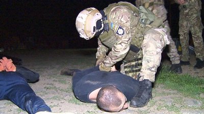 Банду, яка грабувала засоби захисту рослин по Україні, затримала поліція Банду, яка грабувала засоби захисту рослин по Україні, затримала поліція