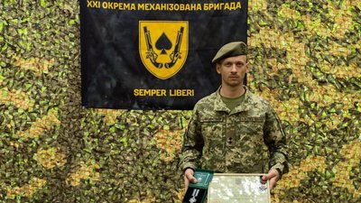 Оборонця з Вінниччини нагородили відзнаками "Воєнний хрест" та "За вірність Україні"