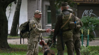 Як Нацгвардія у Рівному патрулює вулиці: репортаж Як Нацгвардія у Рівному патрулює вулиці: репортаж
