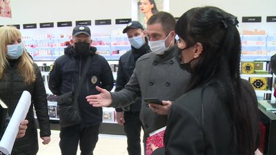 «Червона зона» у Дніпрі: поліція провела рейд магазинами та кав’ярнями