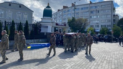 У Луцьку попрощалися з двома загиблими бійцями У Луцьку попрощалися з двома загиблими бійцями