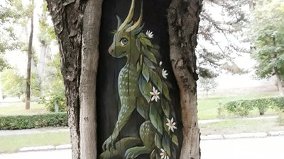 Художниця-переселенка прикрашає парк у Зеленодольську малюнками з казковими персонажами Художниця-переселенка прикрашає парк у Зеленодольську малюнками з казковими персонажами